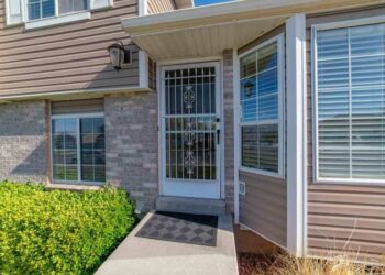 How Much Does Storm Door Installation Cost? (2025)